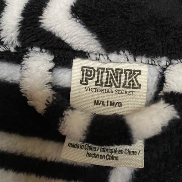 Classic “PINK” Robe - Picture 6 of 6